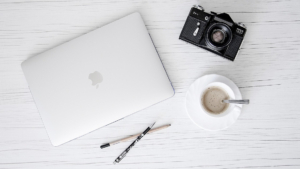 デスクに置かれたMacBook